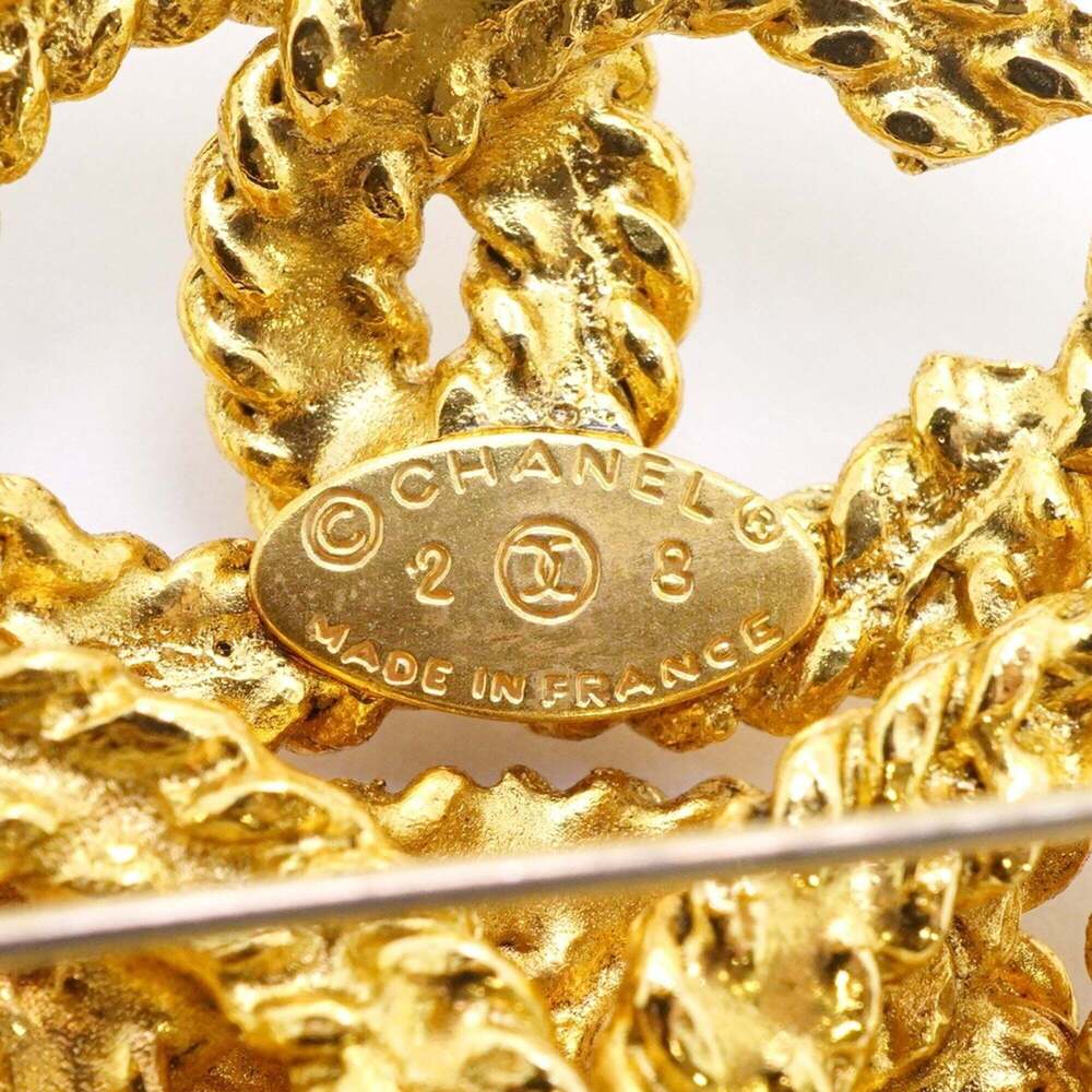CHANEL Gold Pearl Logo Brooch - Picture 4 of 10